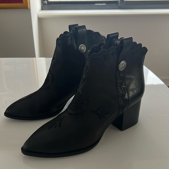 Seyschelles Black Leather embroidered western style booties - Picture 2 of 15